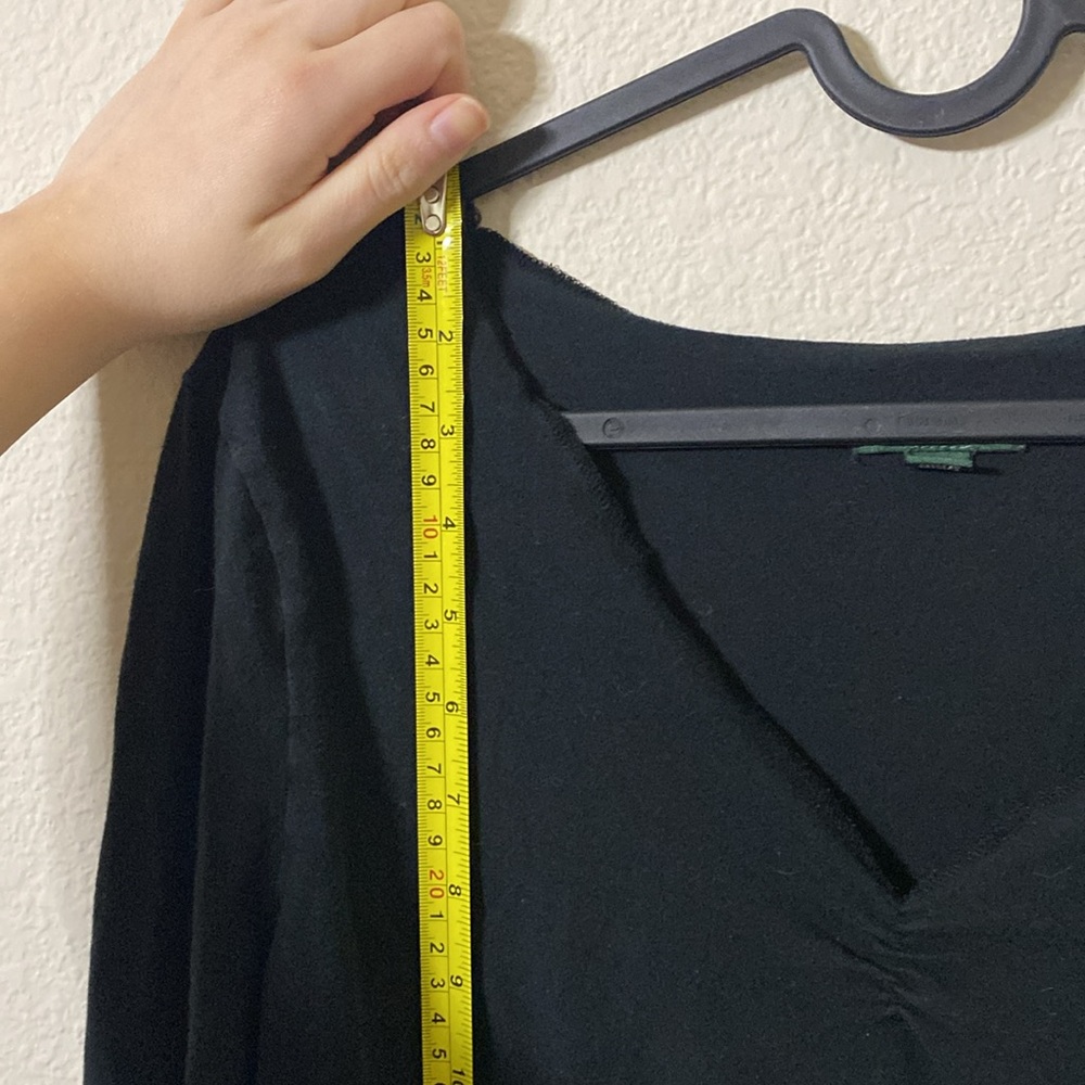 🛍️Adorable Black Long Sleeve Top! - Picture 5 of 7